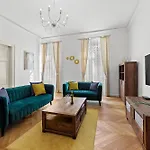 Apartment Augier - Elegant & Spacious - City Centre