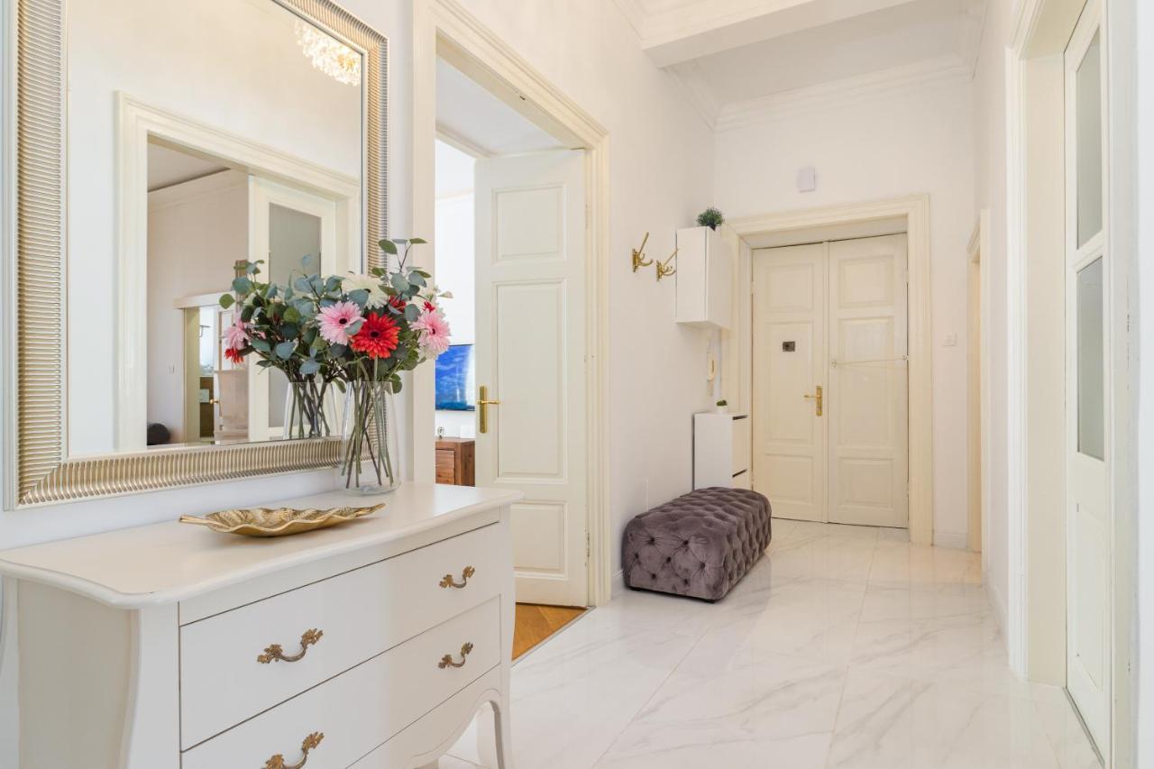 Apartma Augier - Elegant & Spacious - Centre *