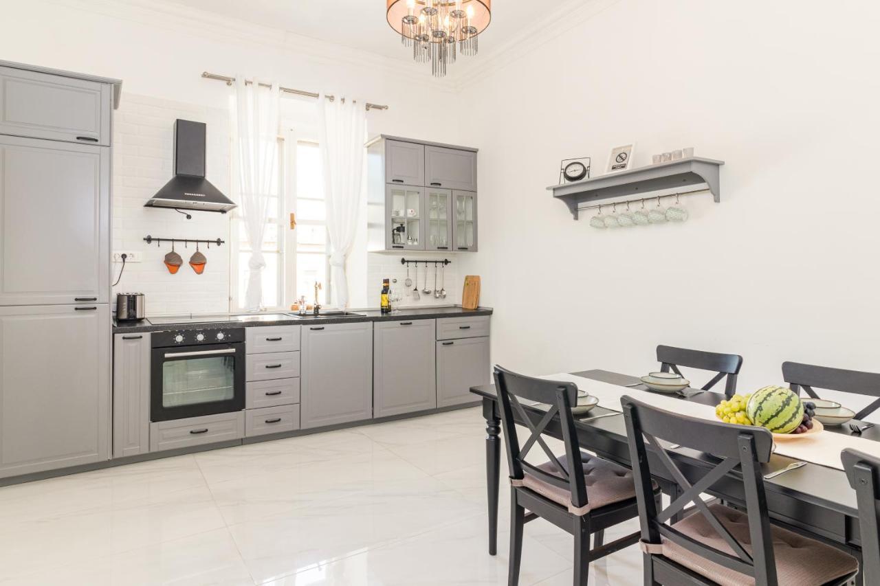 Augier - Elegant & Spacious - Centre *